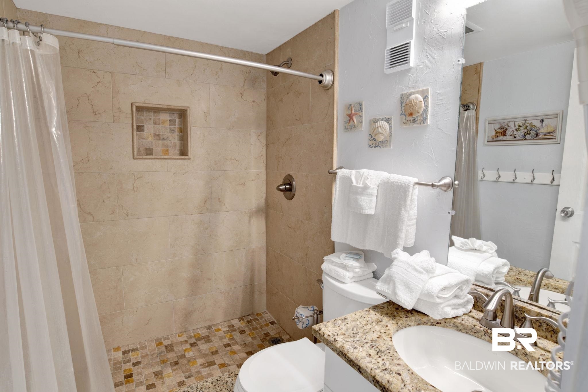 375 Plantation Road, Unit 5514 Gulf Shores, AL 36542 - Photo 23 of 44 Bathroom with vanity and tiled shower