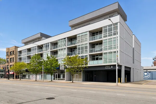 $448,000 | 1610 West Fullerton Avenue, Unit 412, Chicago, IL 60614