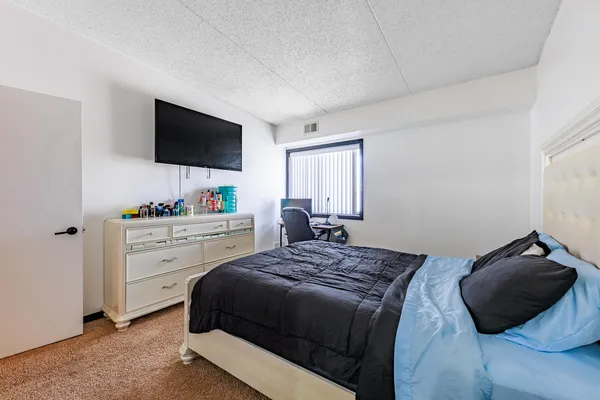 $184,999 | 1504 Woodbridge Road, Unit 3F, Joliet, IL 60436