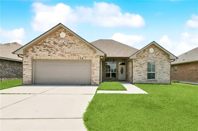 $302,000 | 2473 Carol Sue Avenue, Gretna, LA 70056