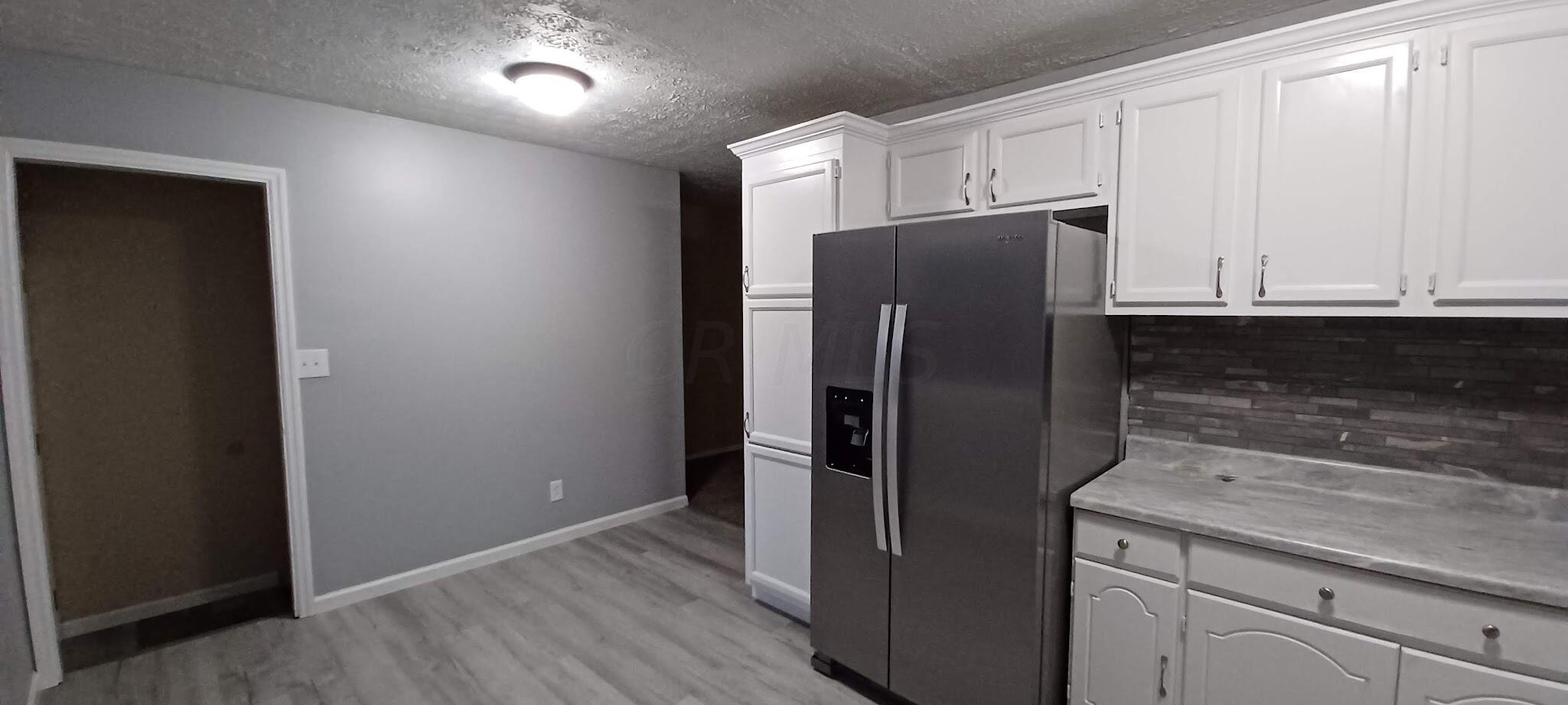 1831 Lonsdale Road Columbus, OH 43232 - Photo 8 of 24 Kitchen