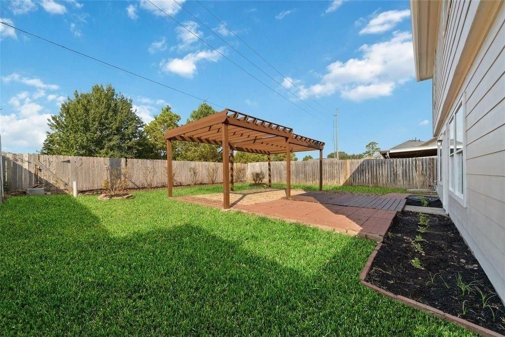 4007 Starbridge Pointe Lane Katy, TX 77449 - Photo 29 of 30 a view of a yard with an outdoor space