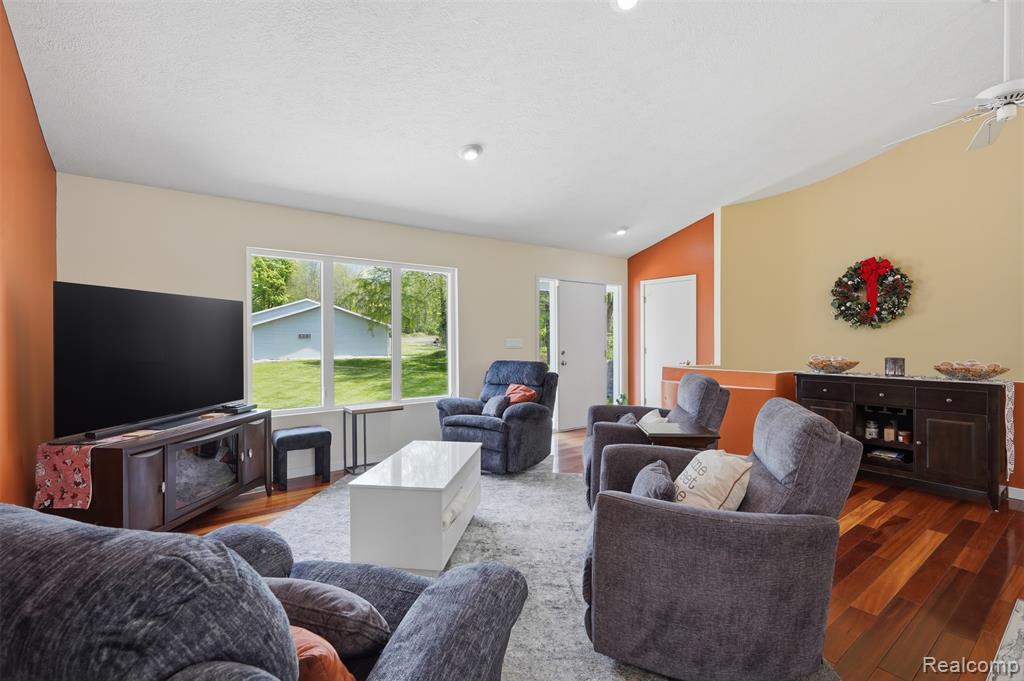 13158 Wood Road Bath, MI 48808 - Photo 5 of 72