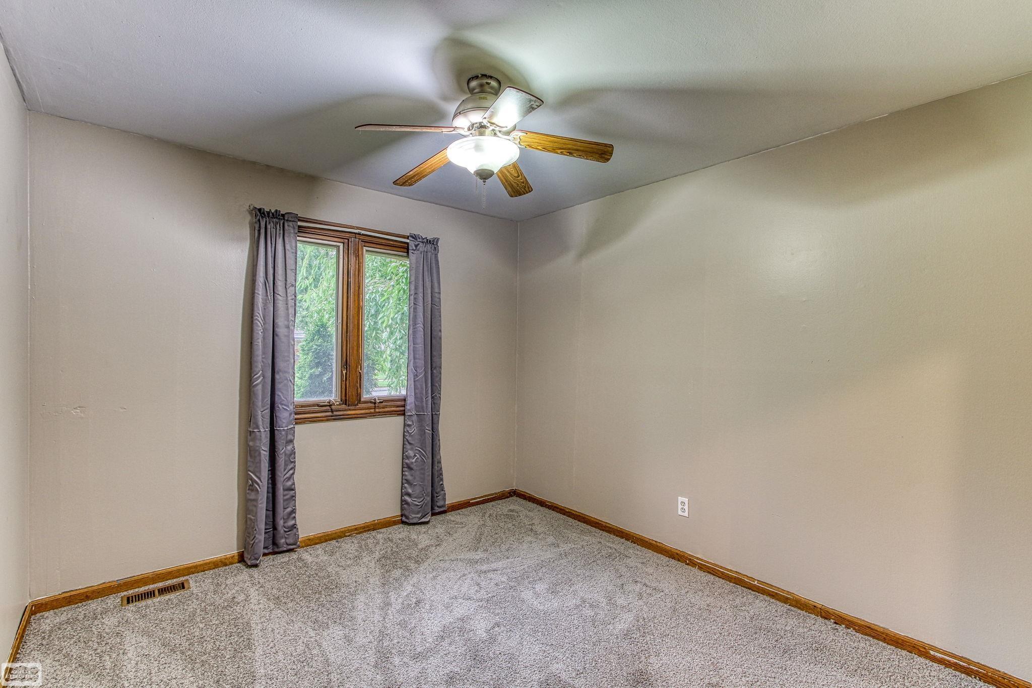 18527 Bittersweet Road Fraser, MI 48026 - Photo 20 of 46 50120102-19.JPG