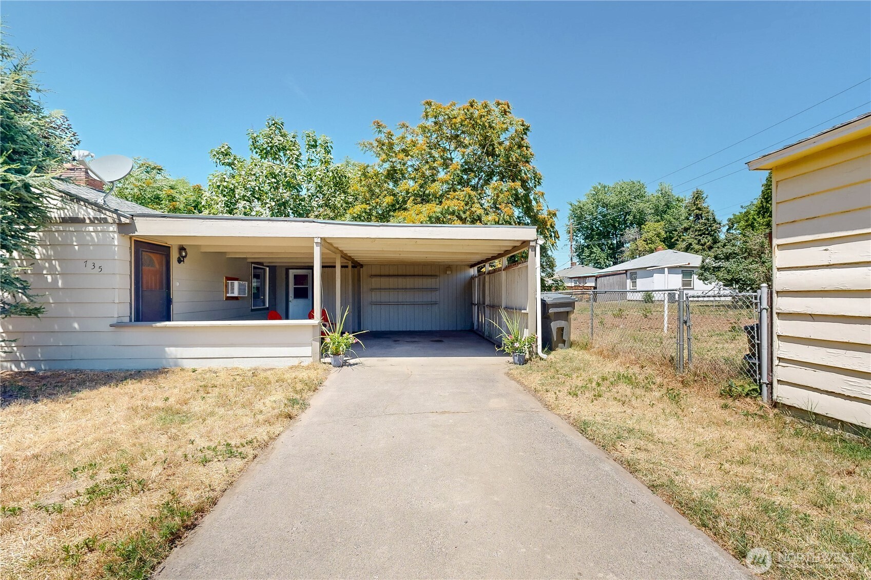 735 Northeast Spitzenberg Street College Place, WA 99324 - Photo 3 of 34
