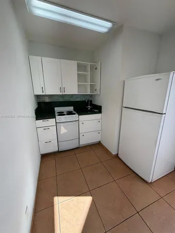 $1,700 | 3650 Southwest 92nd Avenue, Unit 2, Miami, FL 33165