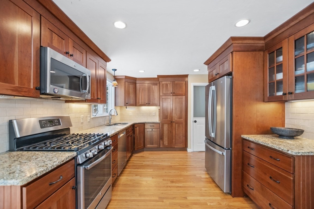 11 Magnolia Road Sudbury, MA 01776 - Photo 7 of 36 Gallery Image 7