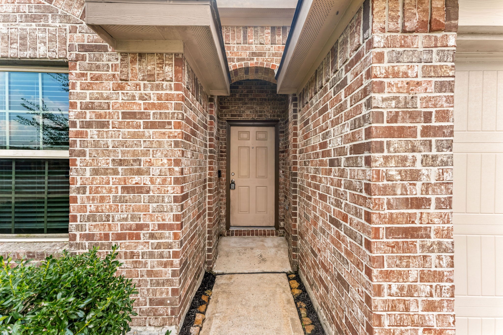 614 Harvest Bluff Drive Rosharon, TX 77583 - Photo 3 of 34 Gallery Image 3