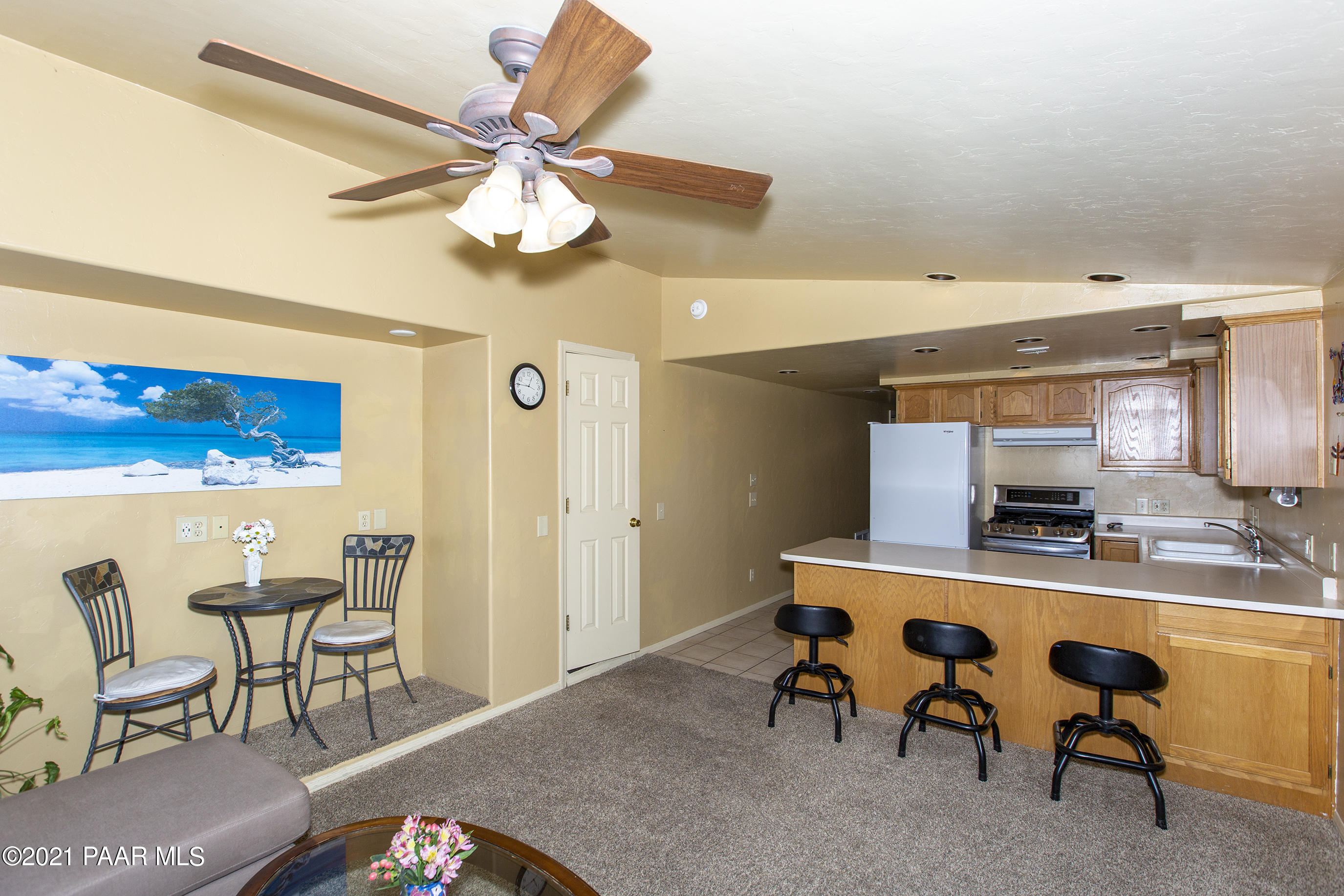 4560 West Old Stage Road Prescott, AZ 86305 - Photo 7 of 32 residence living room looking toward kit