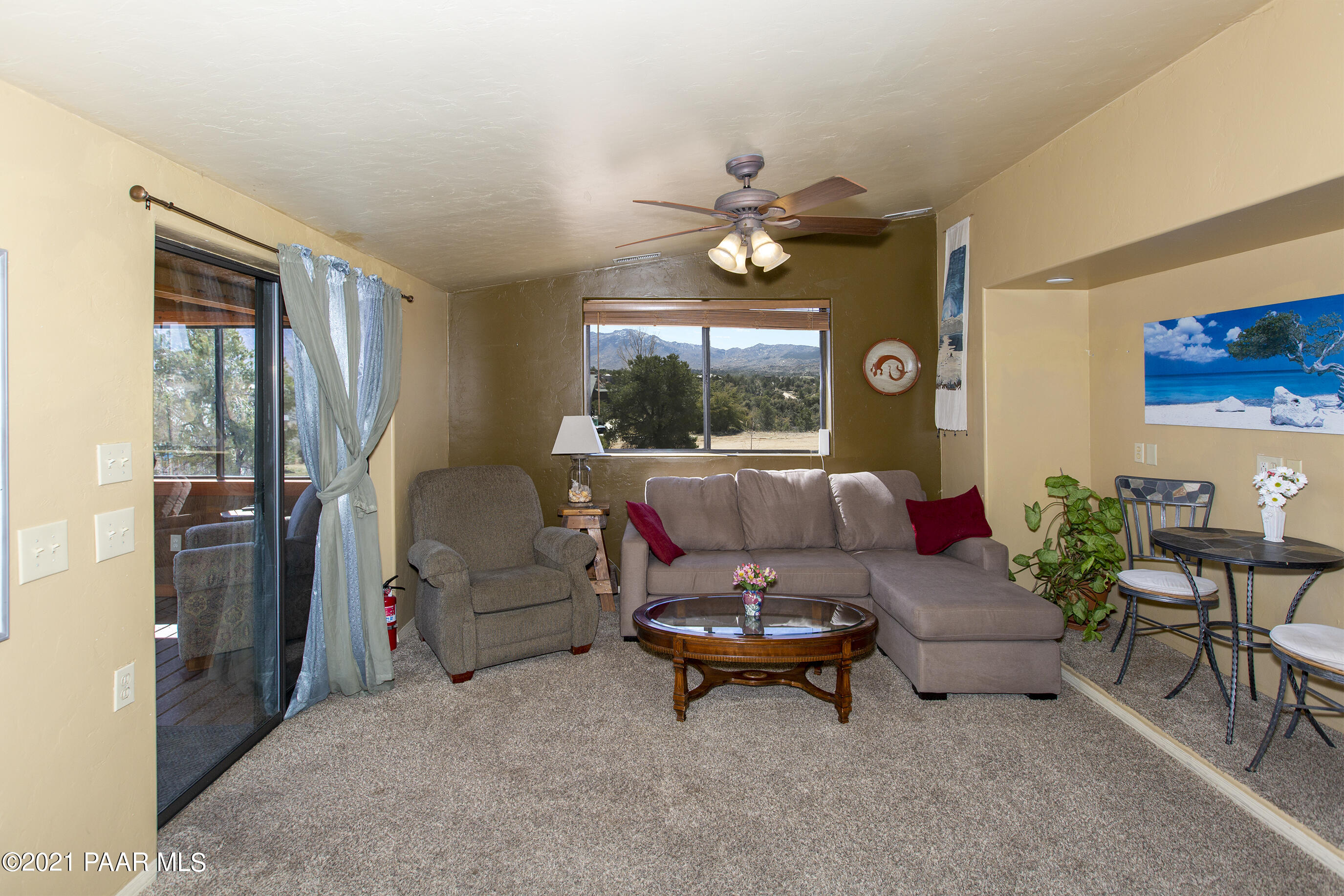 4560 West Old Stage Road Prescott, AZ 86305 - Photo 8 of 32 living room