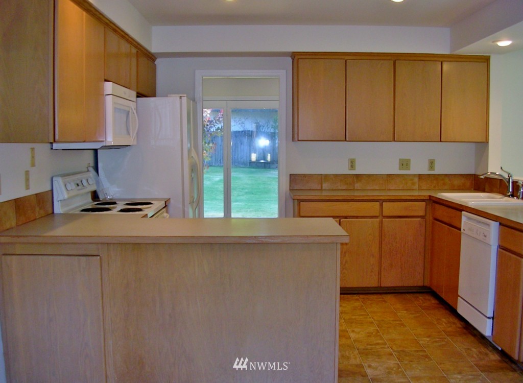 15803 Southeast 143rd Street Renton, WA 98059 - Photo 5 of 13 Gallery Image 5