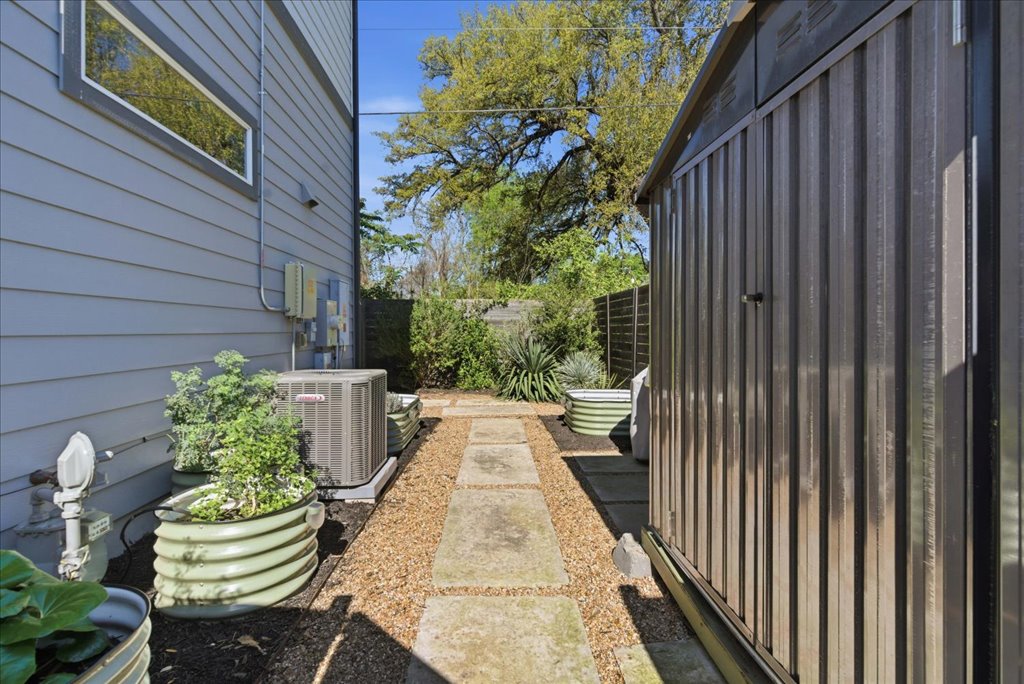 706 Short Kemp Street, Unit 2 Austin, TX 78741 - Photo 26 of 36