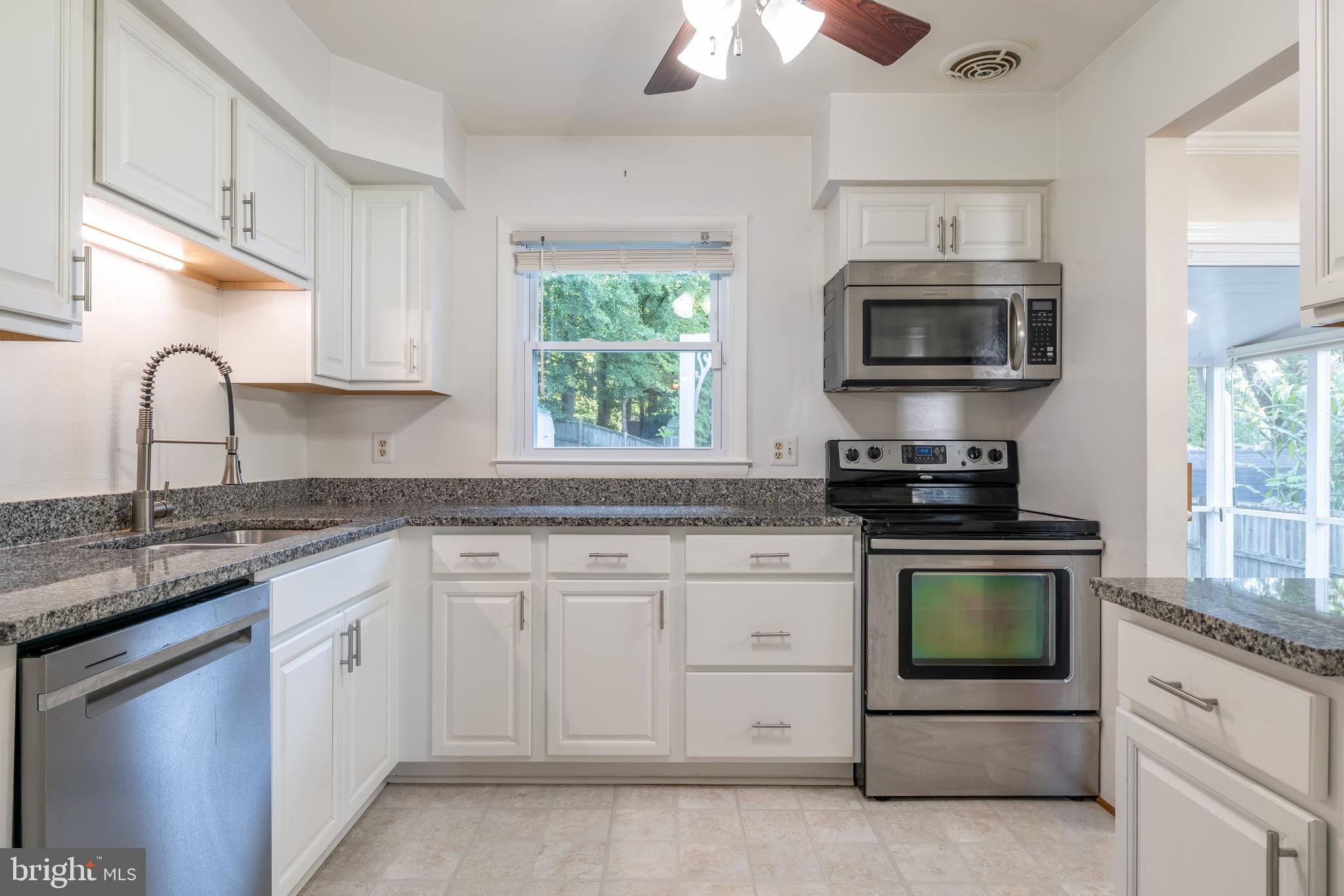 14223 Lindendale Road Woodbridge, VA 22193 - Photo 10 of 37 Gallery Image 10