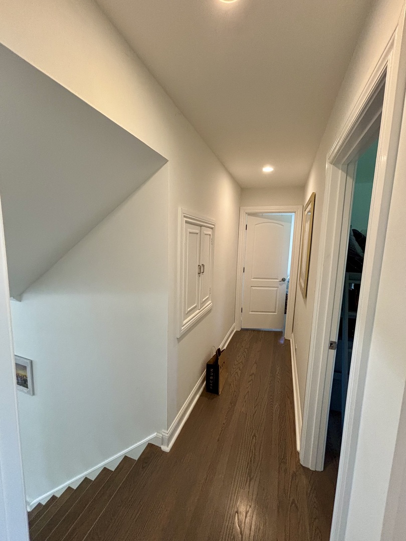 1237 Heatherfield Lane Glenview, IL 60025 - Photo 20 of 33 a view of entryway with wooden floor
