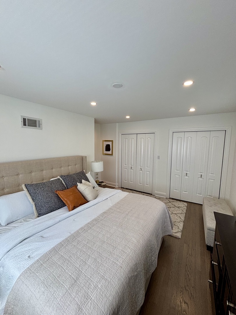 1237 Heatherfield Lane Glenview, IL 60025 - Photo 22 of 33 a bedroom with bed and window