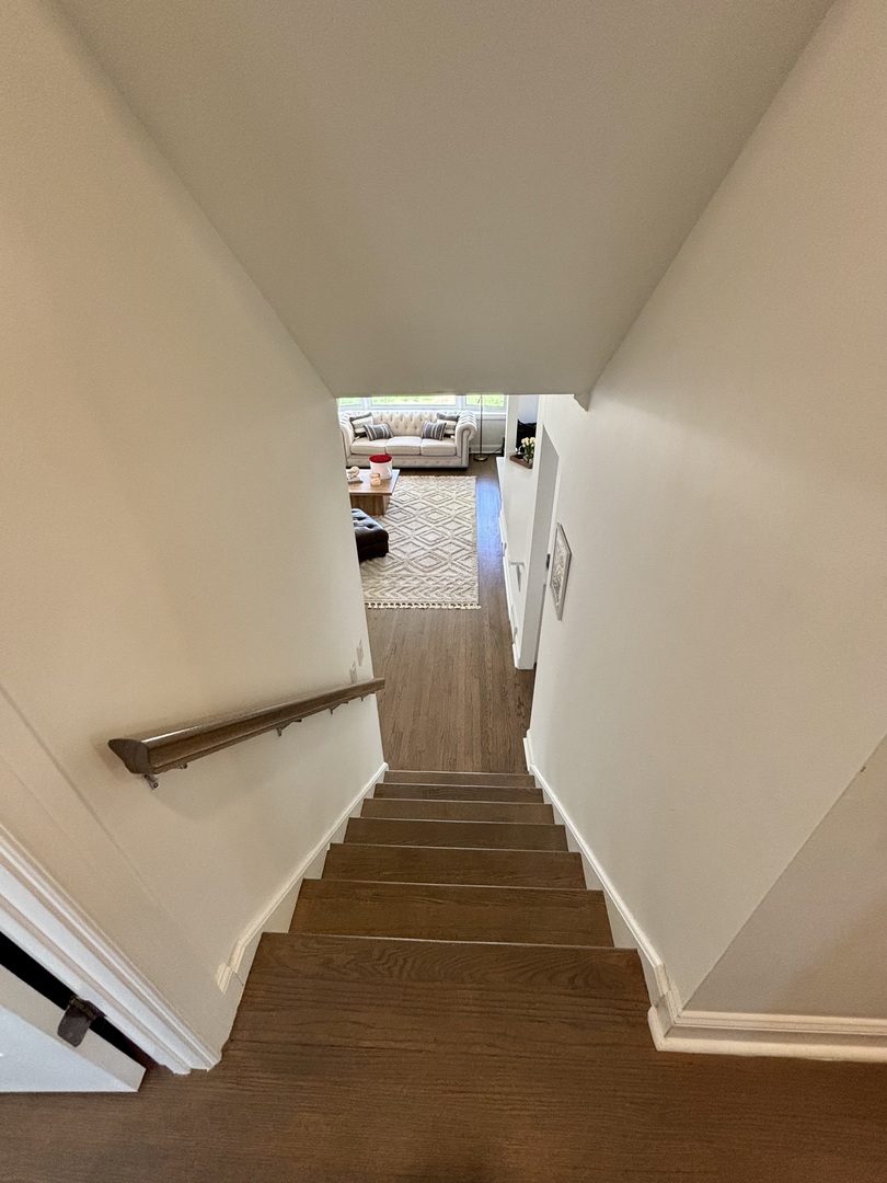 1237 Heatherfield Lane Glenview, IL 60025 - Photo 26 of 33 a view of entryway