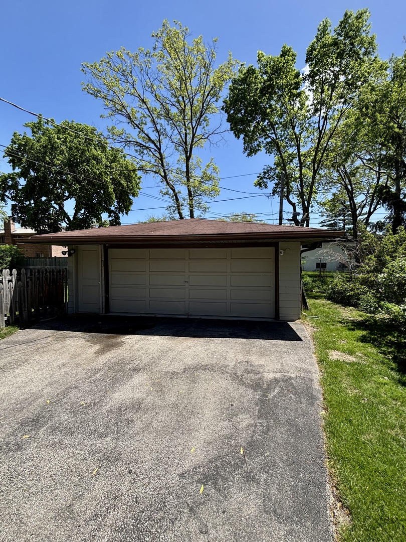1237 Heatherfield Lane Glenview, IL 60025 - Photo 29 of 33 a front view of a house with a yard