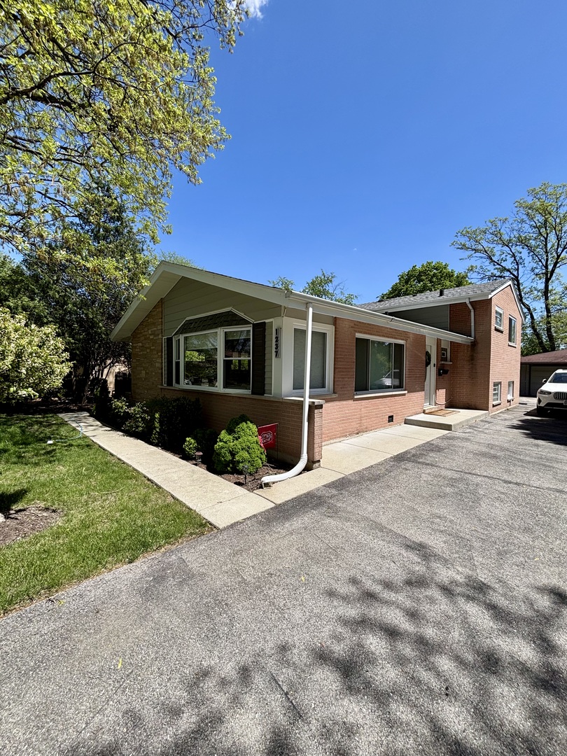 1237 Heatherfield Lane Glenview, IL 60025 - Photo 33 of 33 a front view of a house with a yard