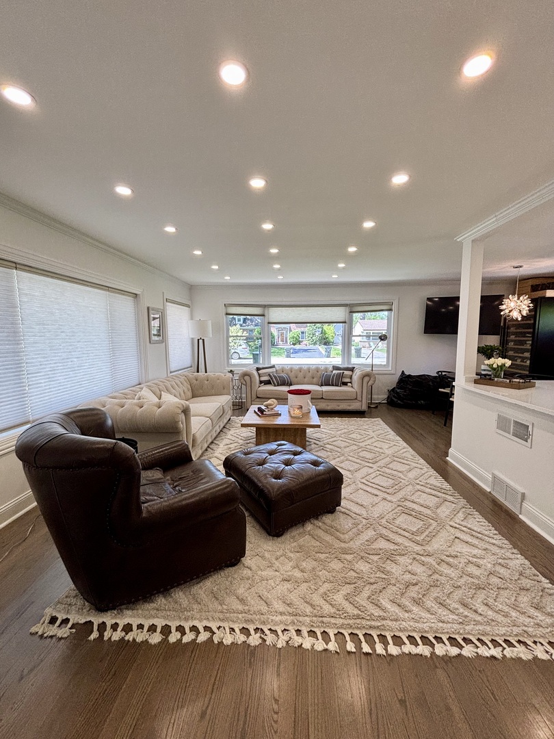 1237 Heatherfield Lane Glenview, IL 60025 - Photo 10 of 33 a living room with furniture and a flat screen tv