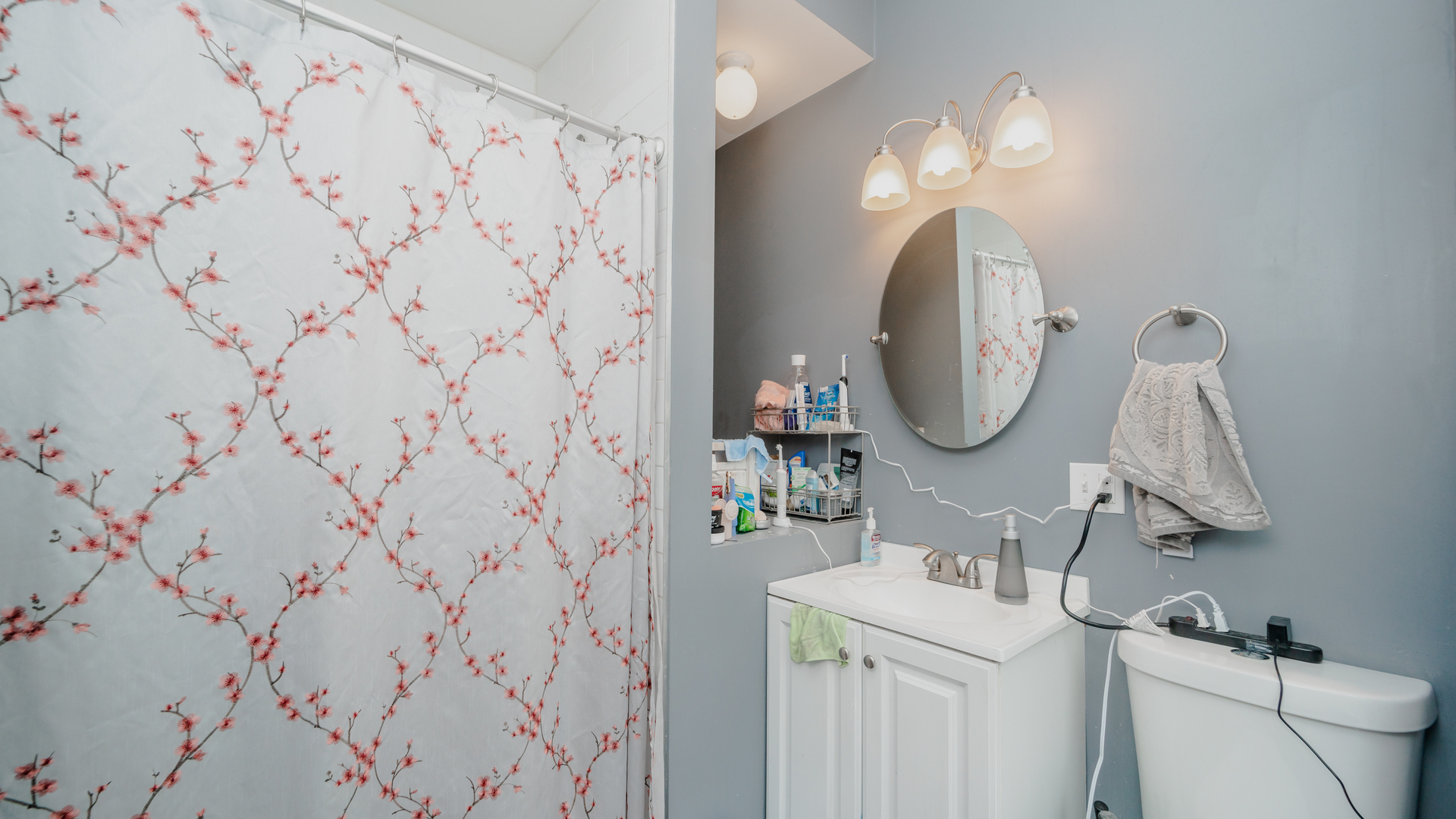 656 West Belden Avenue, Unit 202 Chicago, IL 60614 - Photo 12 of 14 a bathroom with a sink and a mirror