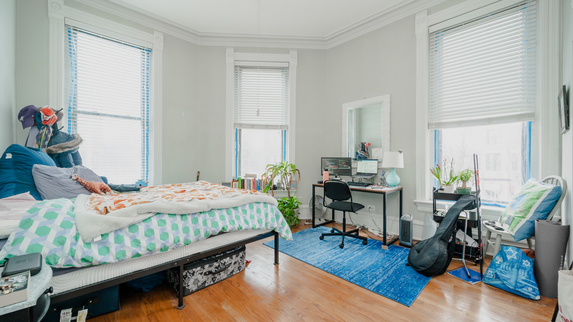 656 West Belden Avenue, Unit 202 Chicago, IL 60614 - Photo 8 of 14 a bedroom with a bed and a table