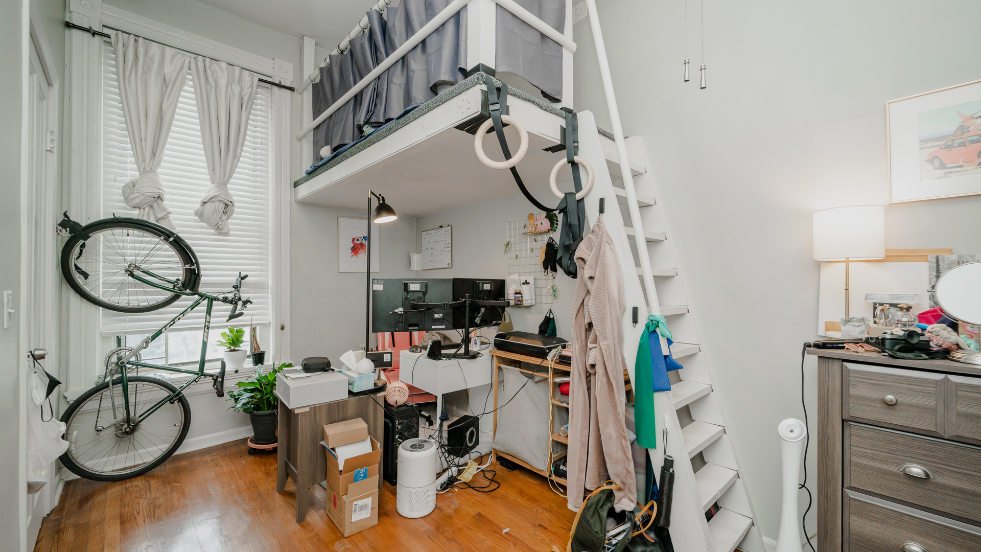 656 West Belden Avenue, Unit 202 Chicago, IL 60614 - Photo 10 of 14 a very nice looking room with many windows