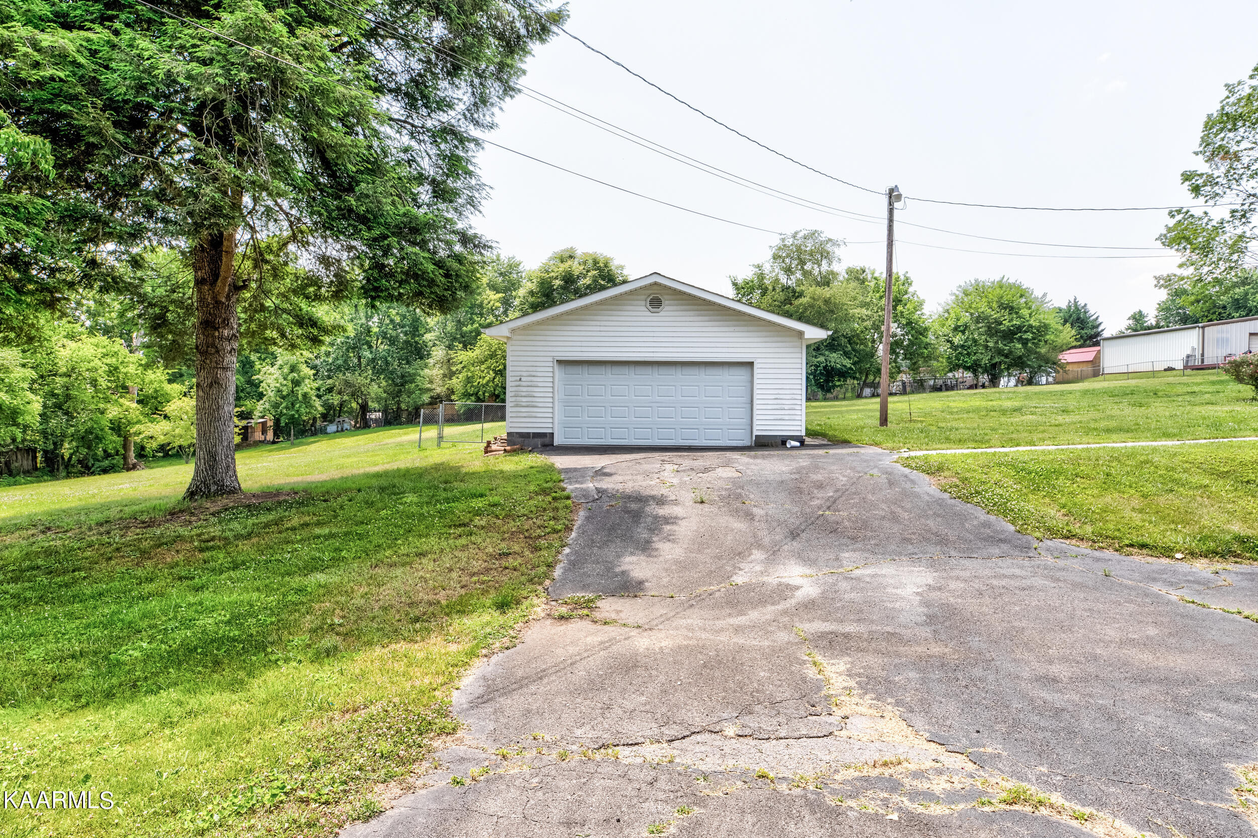 155 Butter And Egg Road Jacksboro, TN 37757 - Photo 41 of 49 155 Butter and Egg-5