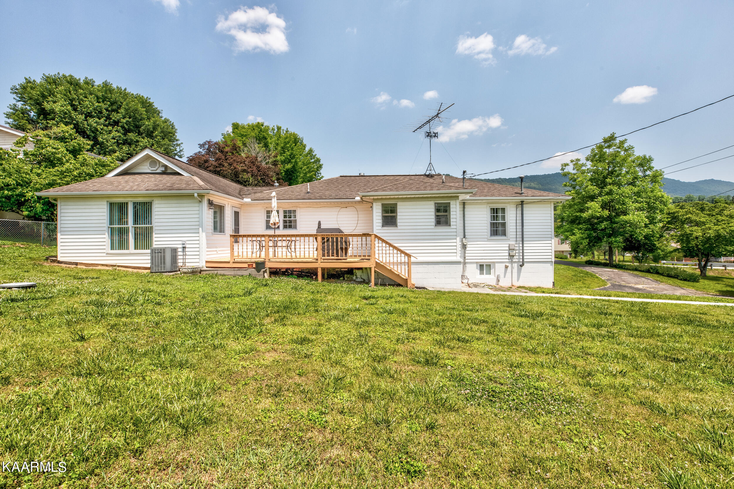 155 Butter And Egg Road Jacksboro, TN 37757 - Photo 44 of 49 155 Butter and Egg-8