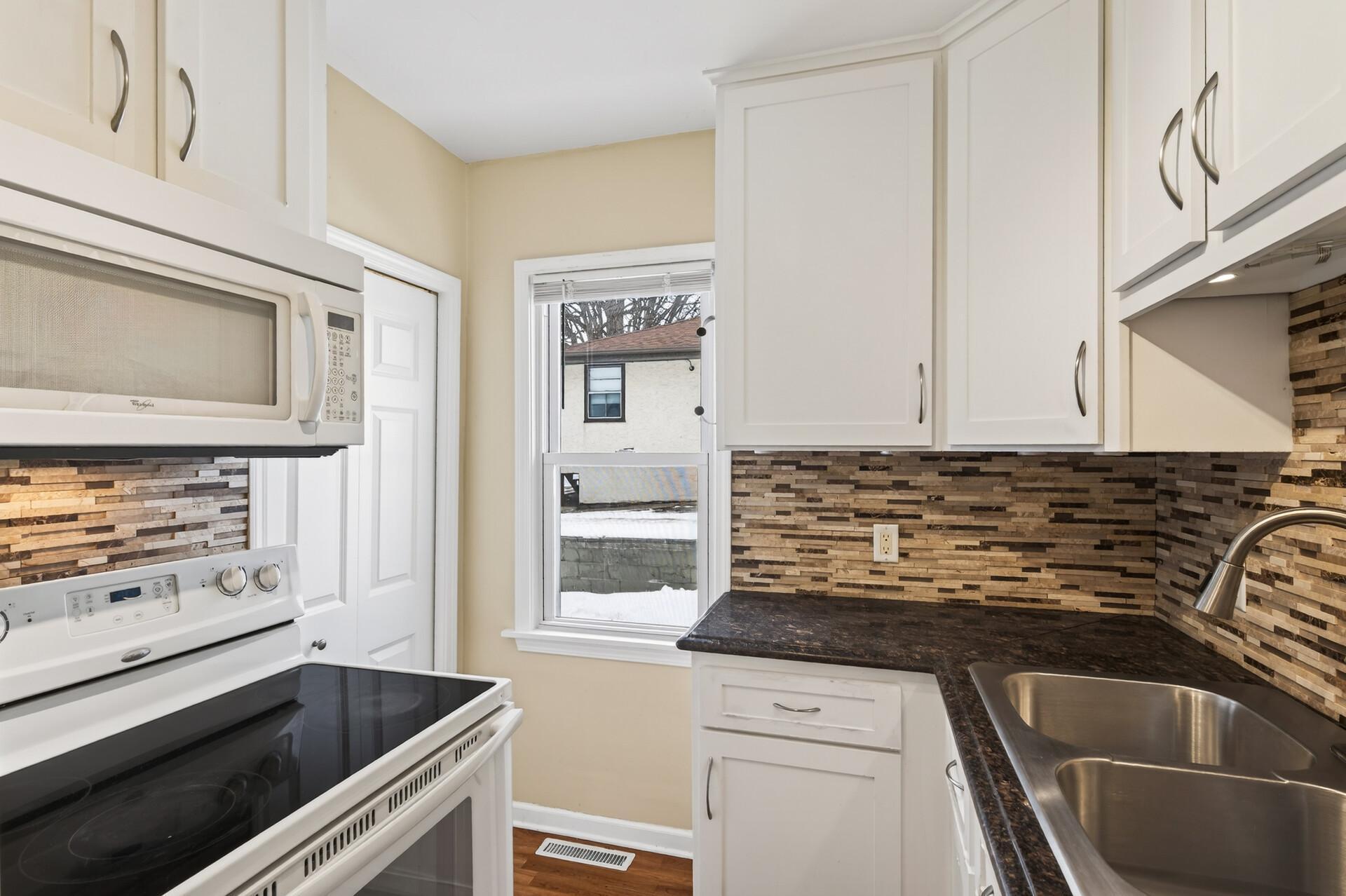 4630 7th Street Northeast Columbia Heights, MN 55421 - Photo 10 of 31