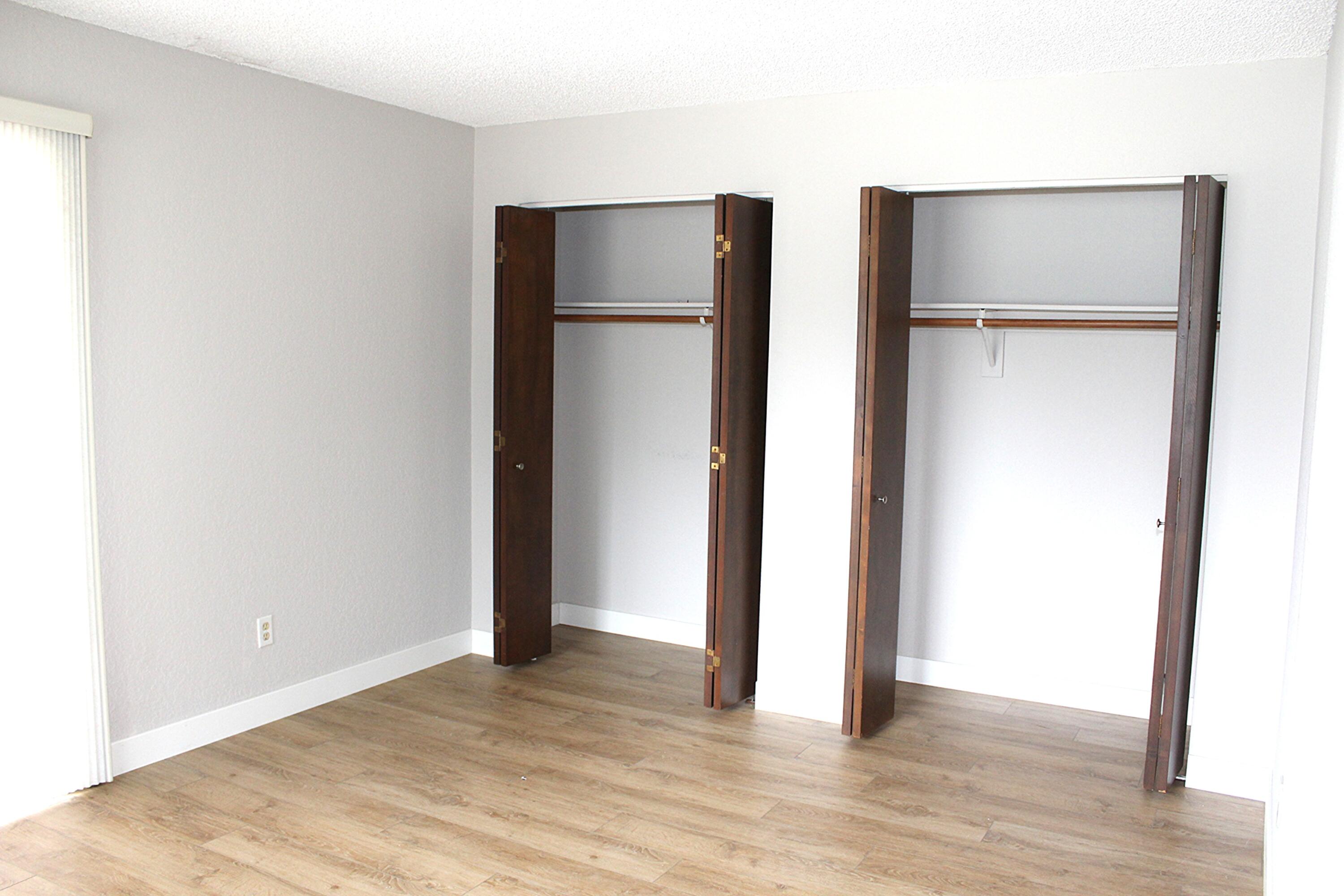 1975 Bechelli Lane Redding, CA 96002 - Photo 17 of 25 Downstairs bedroom