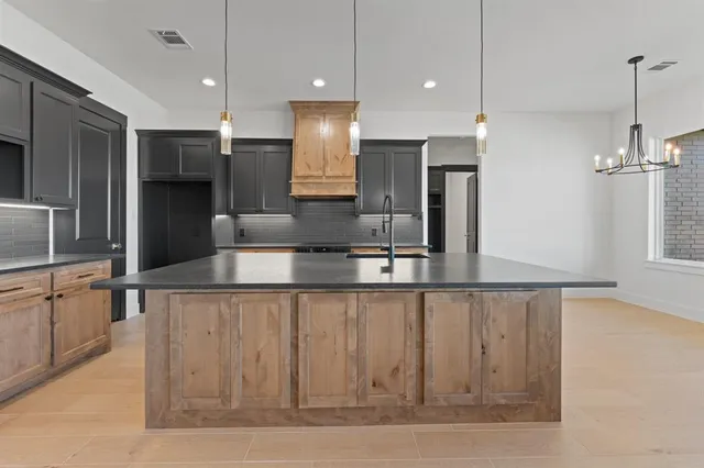 $547,500 | 417 Collum View, Azle, TX 76020