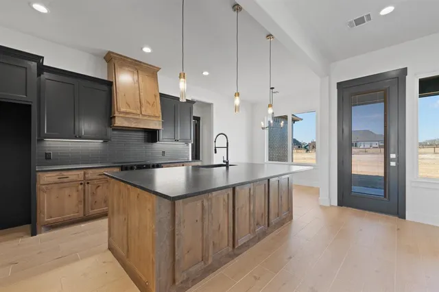 $547,500 | 417 Collum View, Azle, TX 76020