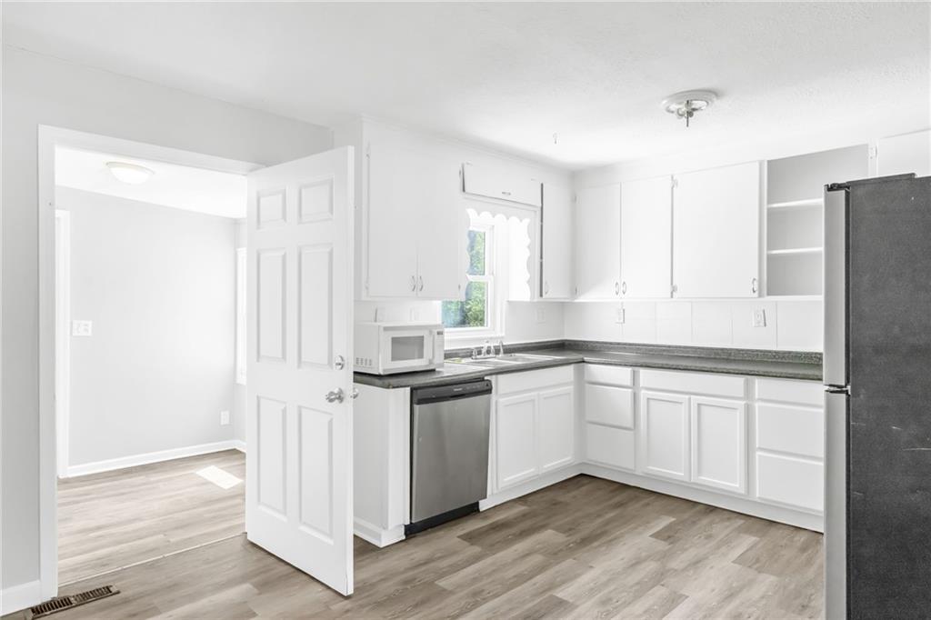 9815 James A Reed Road Kansas City, MO 64134 - Photo 4 of 26