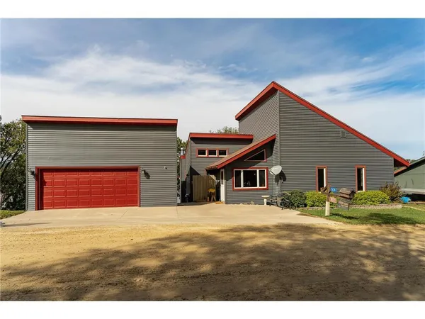 $749,900 | 56381 400th Avenue, Zumbro Falls, MN 55991