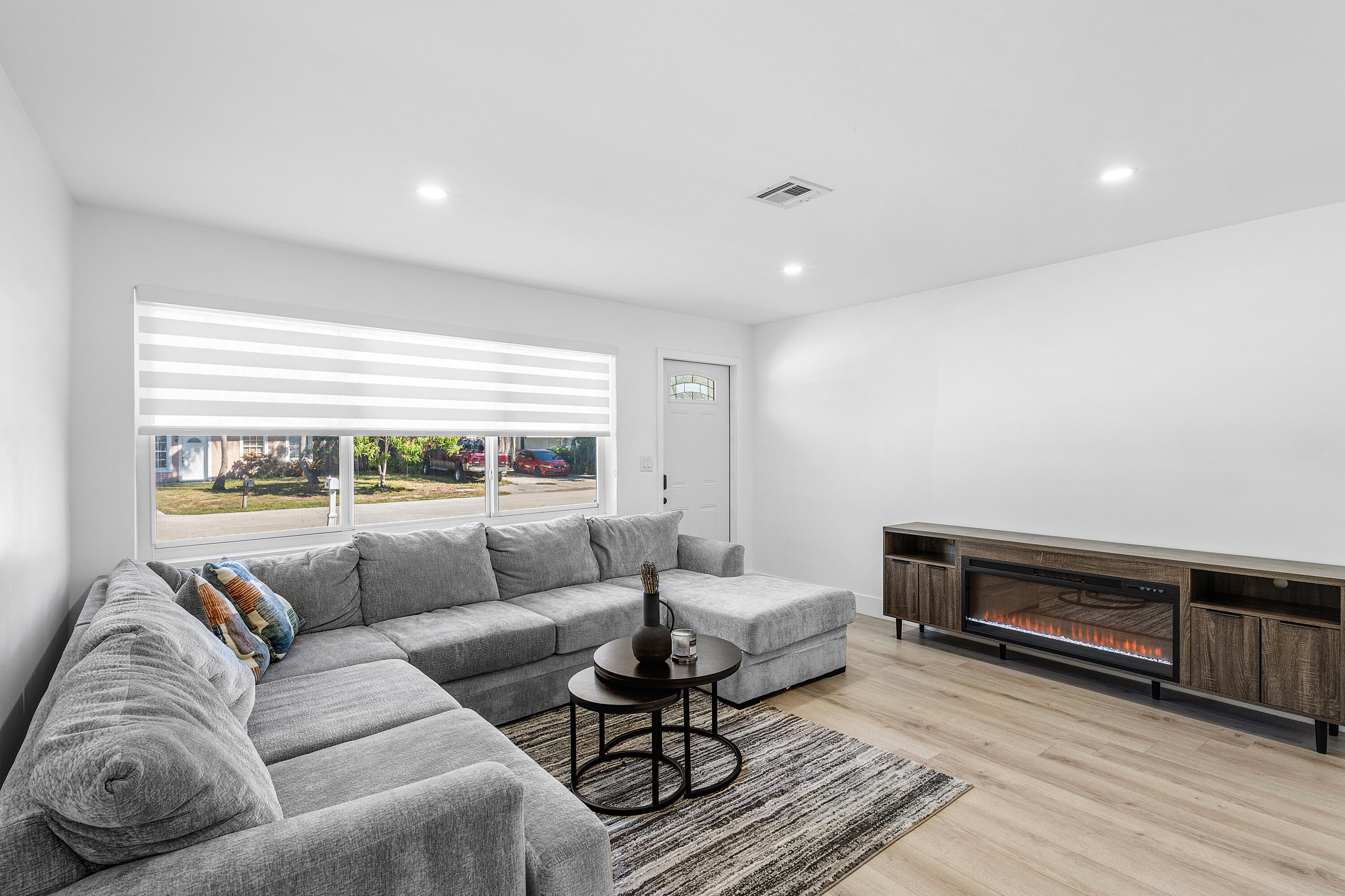 950 Northeast 23rd Place Pompano Beach, FL 33064 - Photo 5 of 41 007-950Northeast23rdPlace-PompanoBeach-F