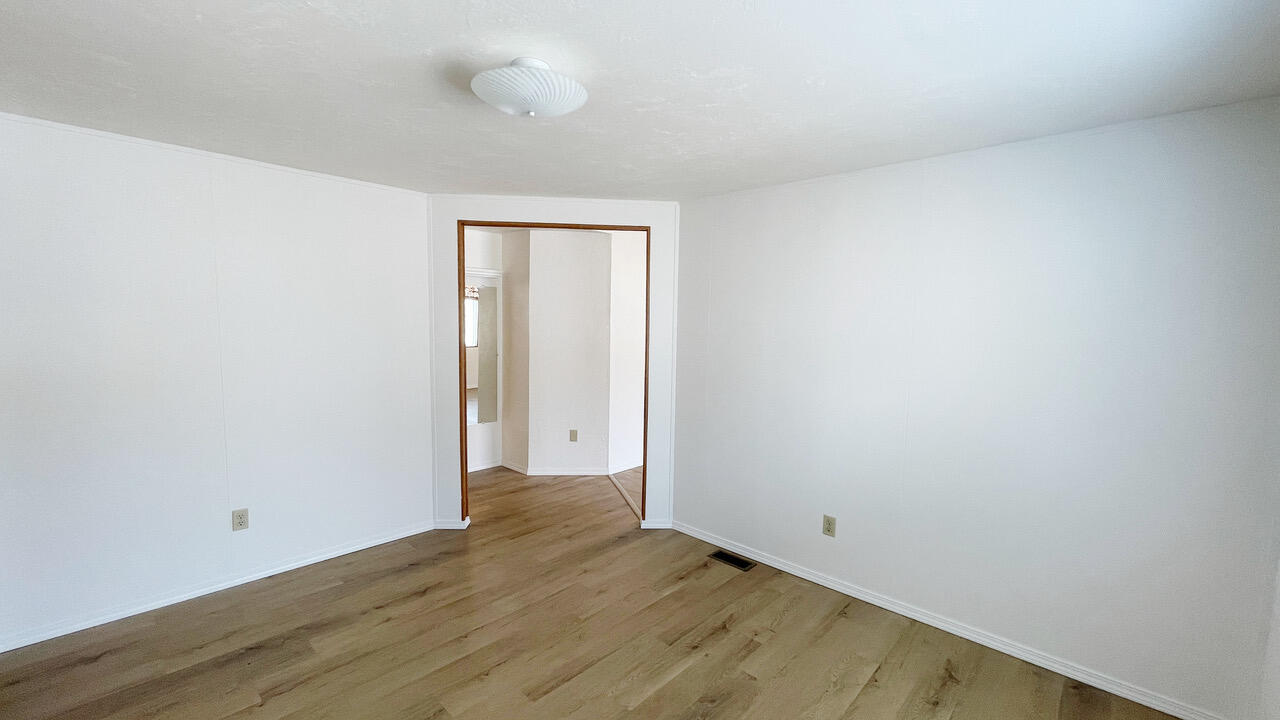 555 Freeman Road, Unit 60 Central Point, OR 97502 - Photo 8 of 24 interior