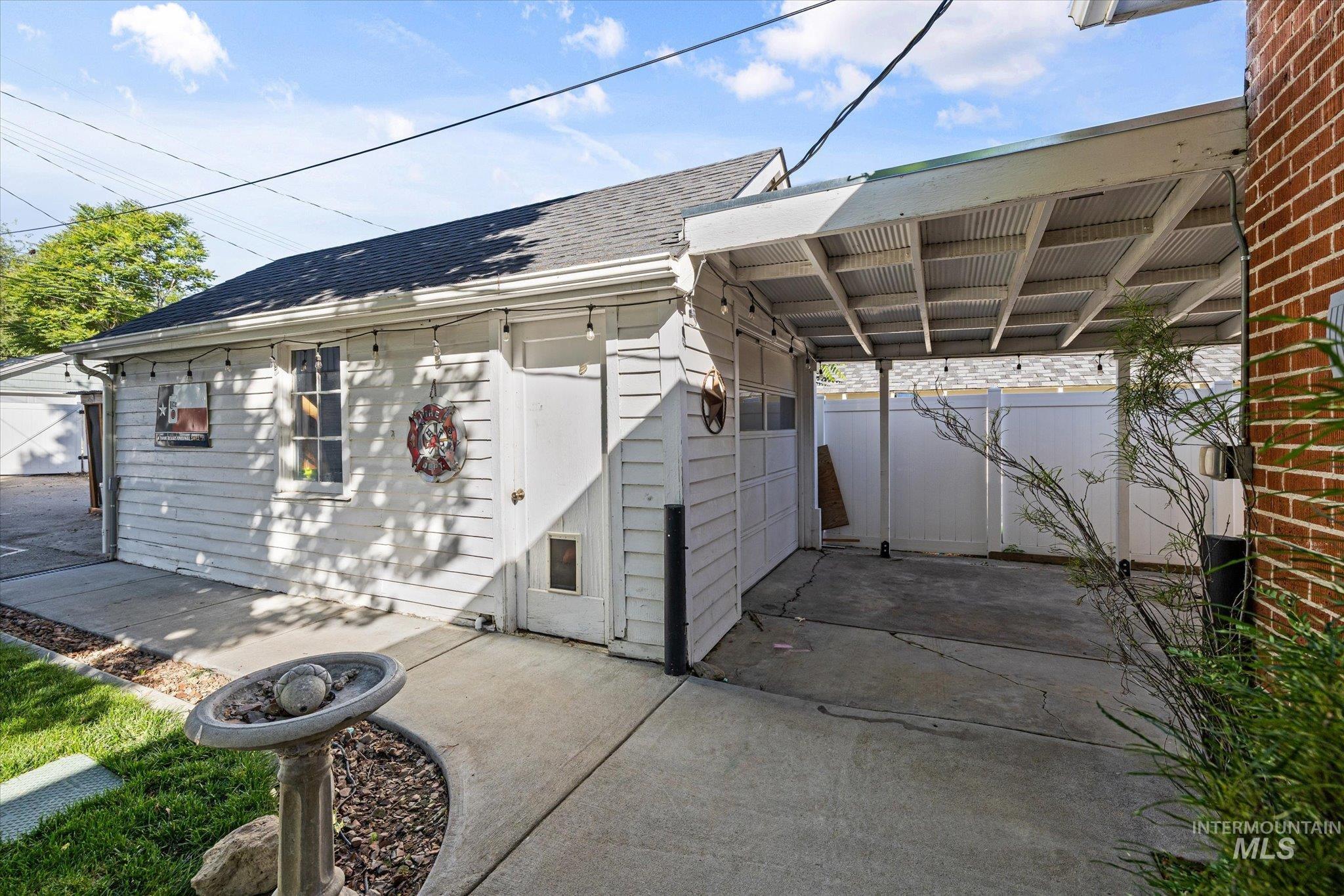1008 Fillmore Street Caldwell, ID 83605 - Photo 4 of 50 Exterior space featuring a shingled roof