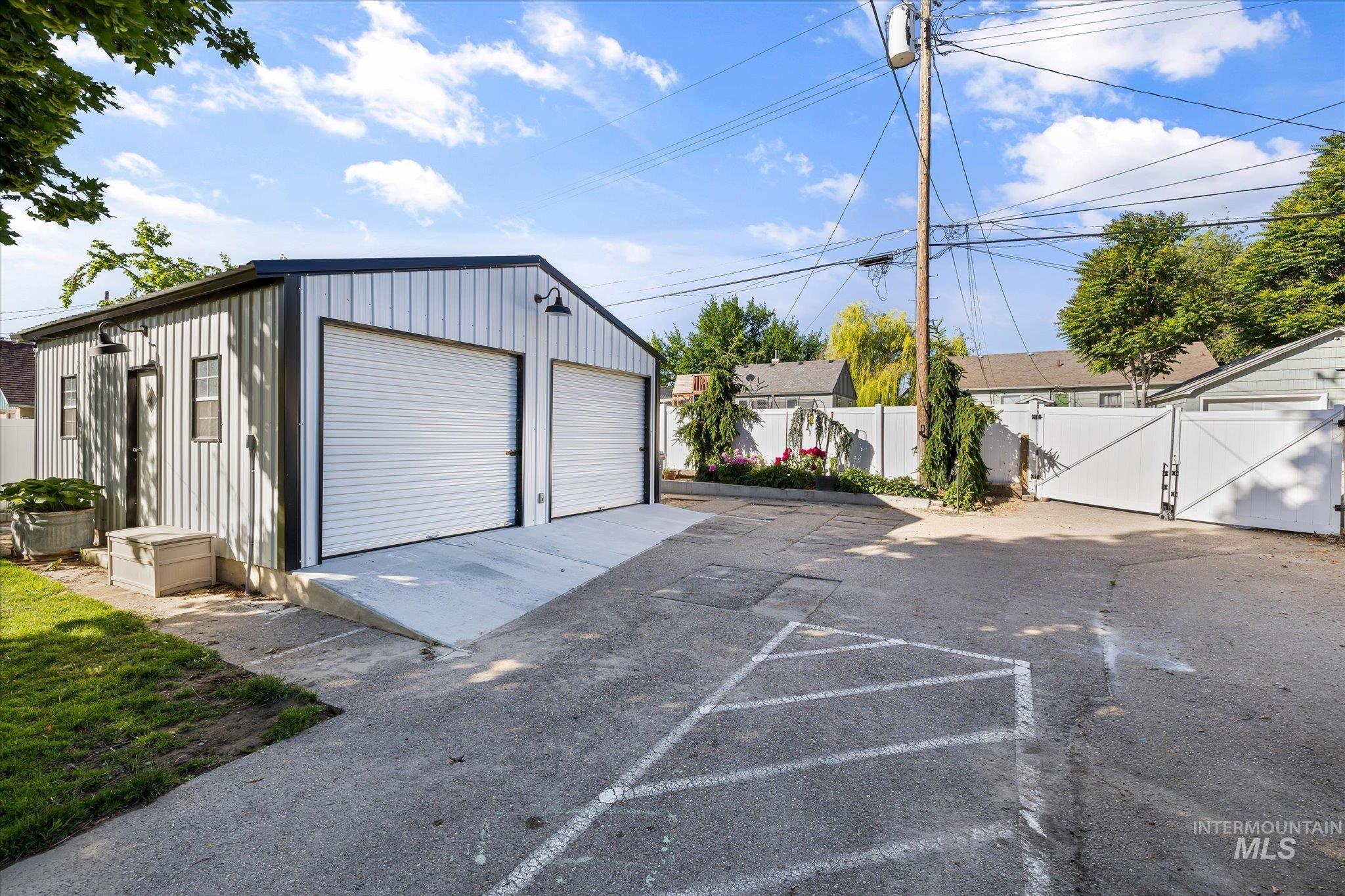1008 Fillmore Street Caldwell, ID 83605 - Photo 7 of 50 Detached garage featuring a gate