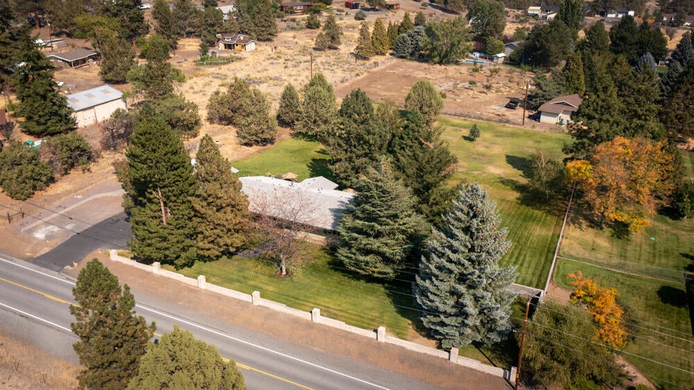 1726 Pine Grove Road Klamath Falls, OR 97603 - Photo 1 of 39 01