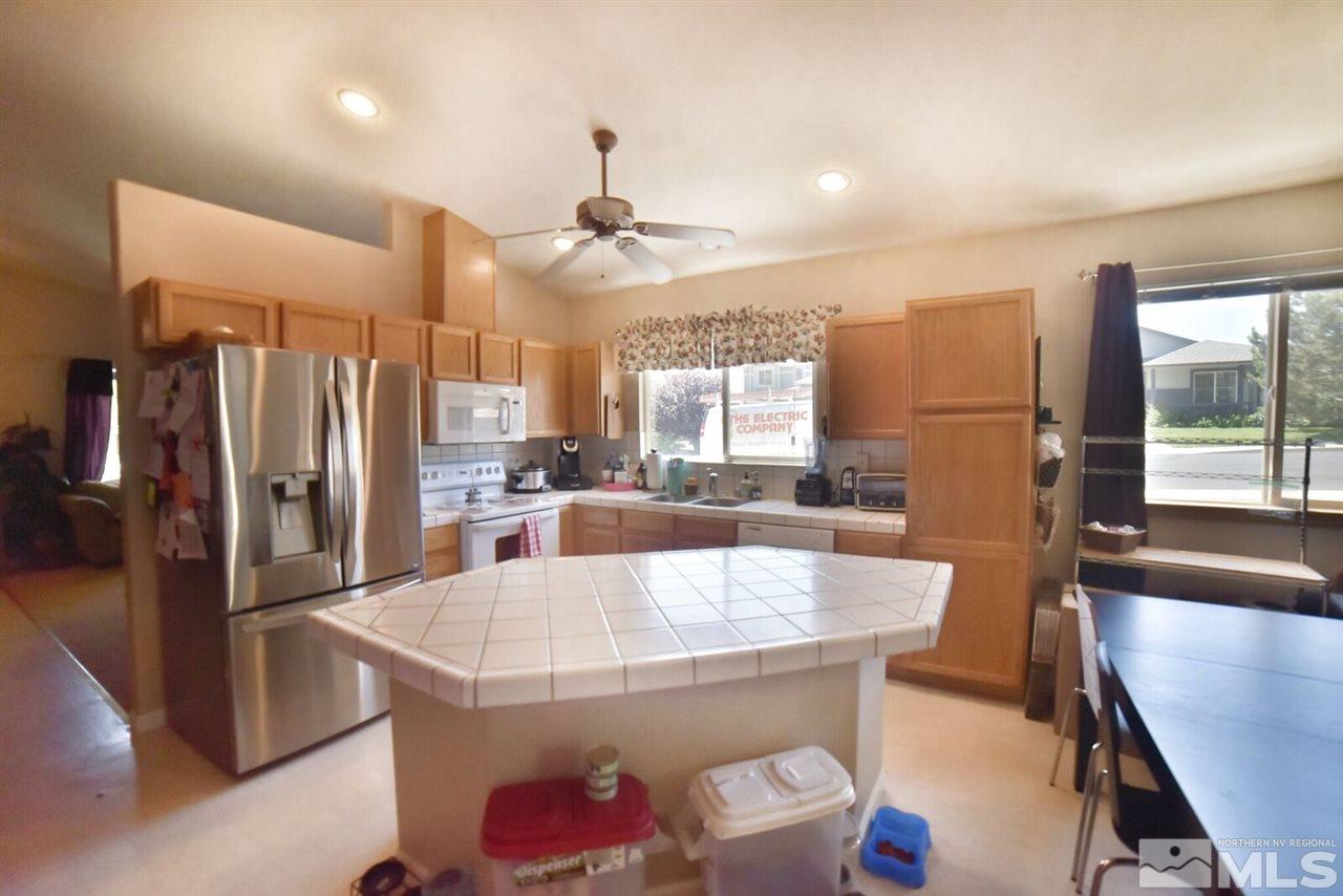 1405 Springfield Park Drive Reno, NV 89523 - Photo 4 of 15 Photo 4