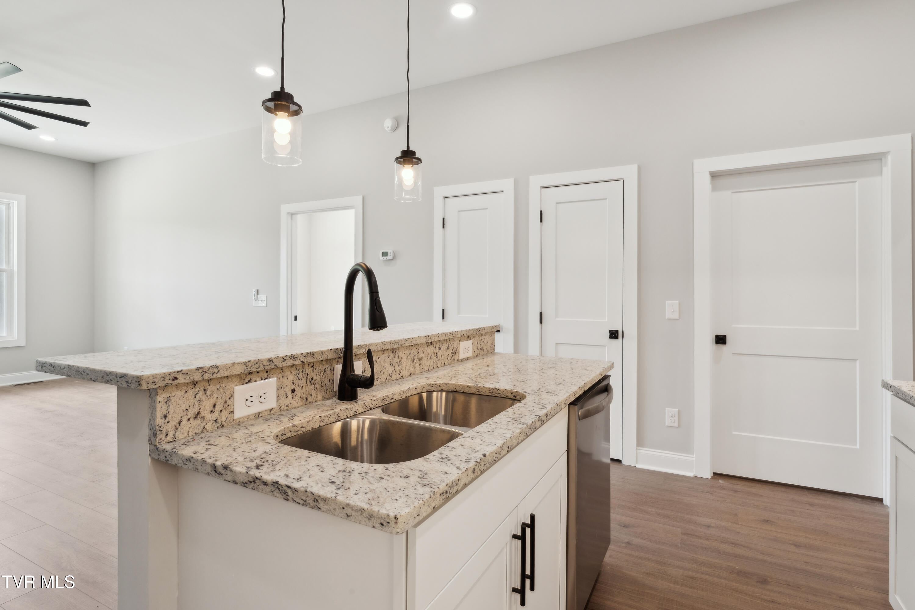 833 Granby Road Kingsport, TN 37660 - Photo 13 of 30 _A1_1049_WebRes