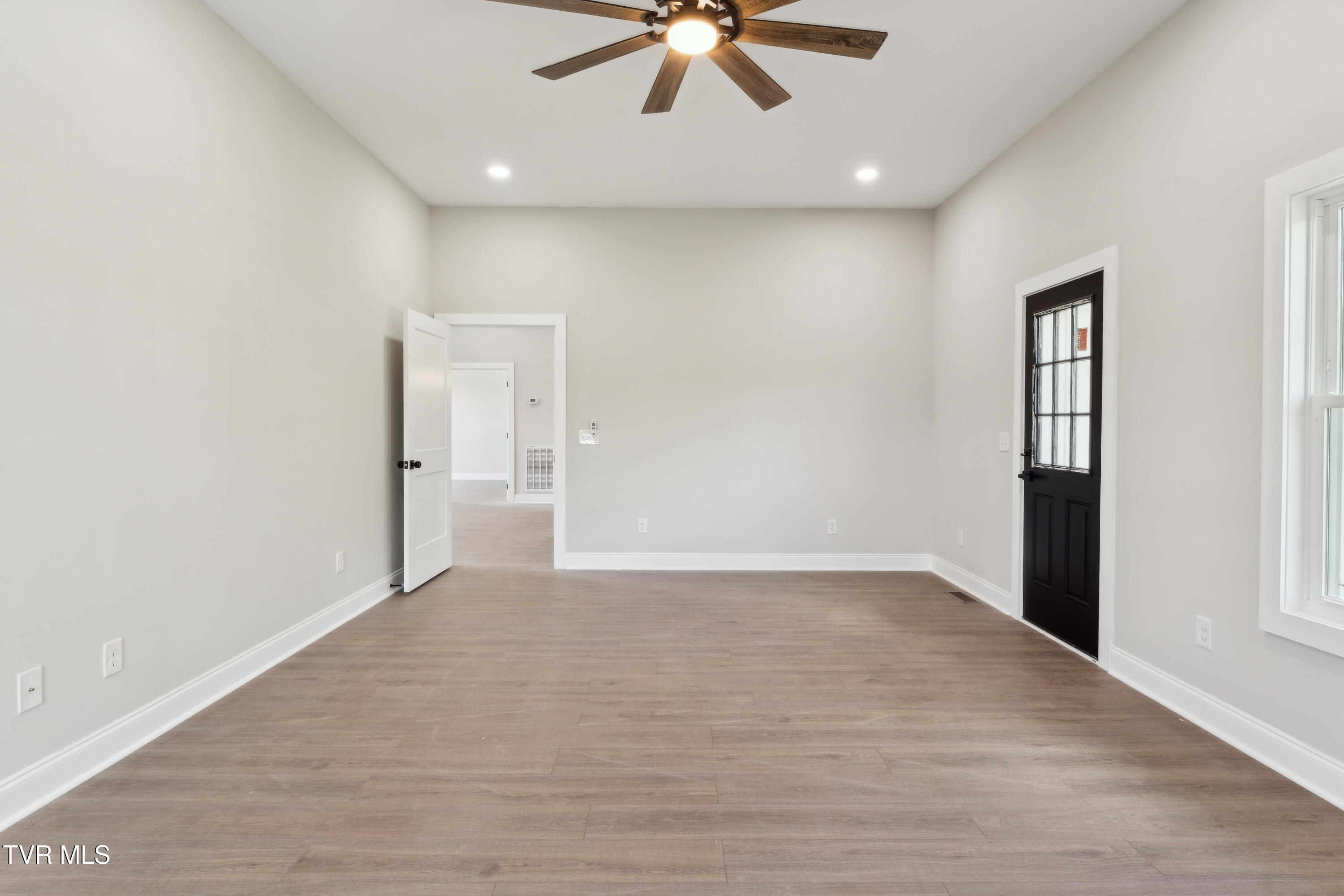 833 Granby Road Kingsport, TN 37660 - Photo 27 of 30 _A1_1094_WebRes