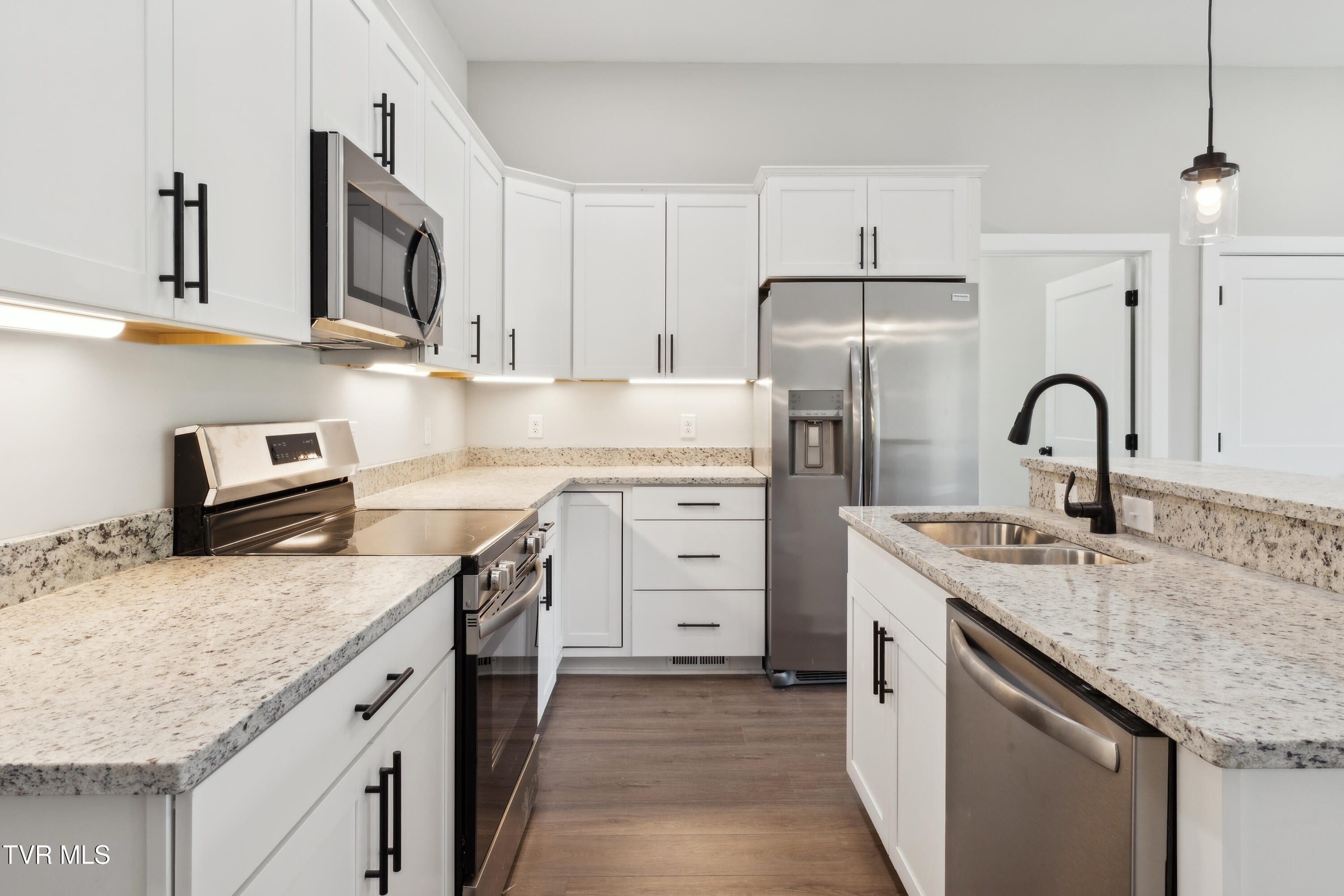 833 Granby Road Kingsport, TN 37660 - Photo 9 of 30 _A1_1029_WebRes