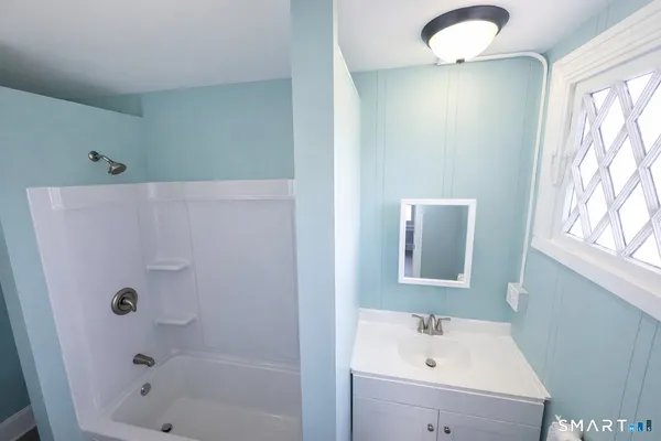 $1,100 | 21 Pearl Street, Unit 2C, Torrington, CT 06790