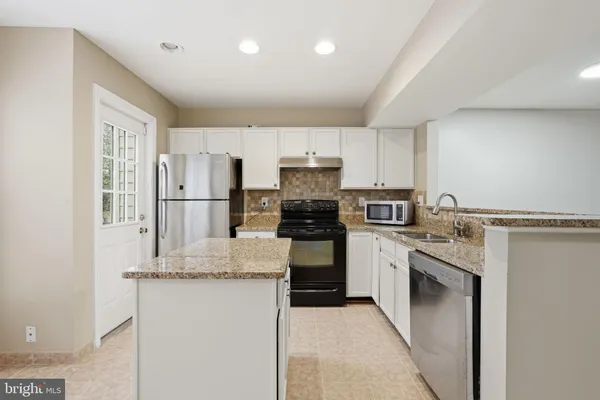 $3,550 | 8074 Sebon Drive, Vienna, VA 22180