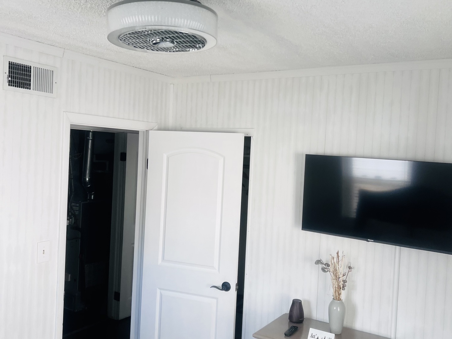 17831 Walter Street Lansing, IL 60438 - Photo 6 of 10 a view of a living room