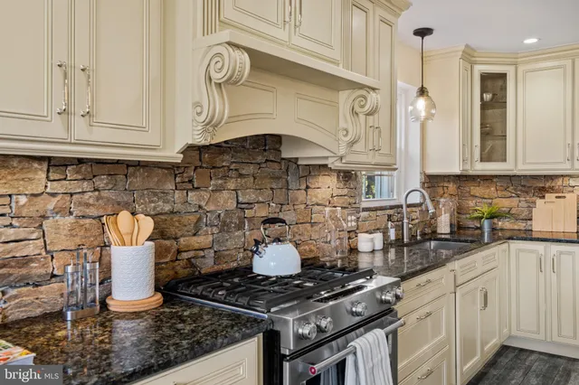 $1,265,000 | 727 East Manoa Road, Havertown, PA 19083