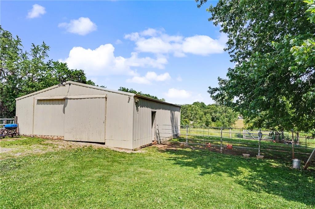 1748 East 800 Road Lawrence, KS 66049 - Photo 28 of 56