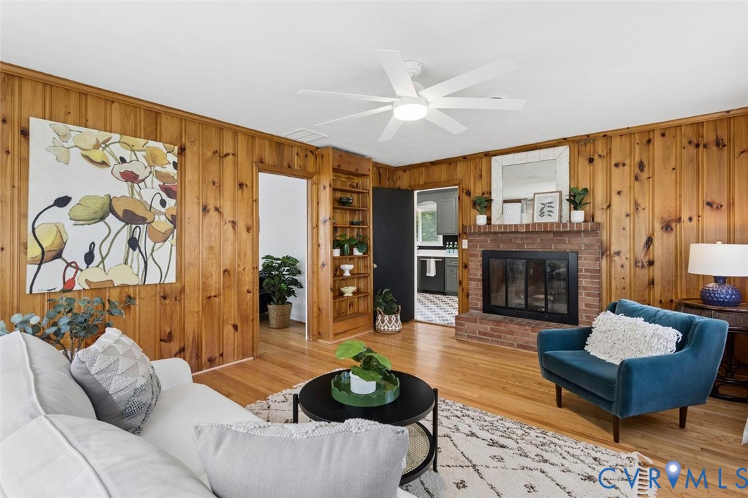 1629 New Market Road Henrico, VA 23231 - Photo 29 of 47 large den with access to outside steps on side of