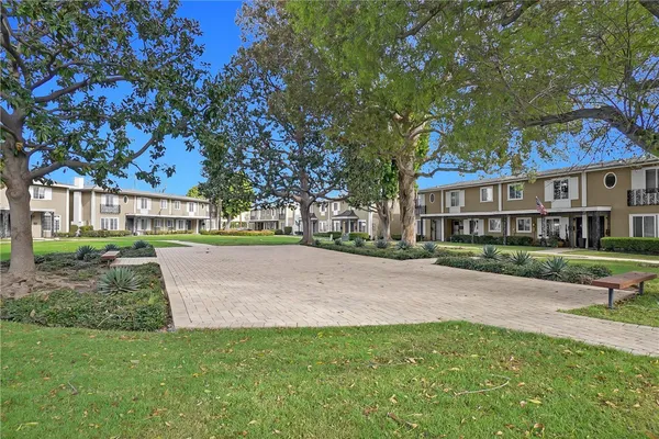 $869,000 | 1422 Deauville Place, Costa Mesa, CA 92626